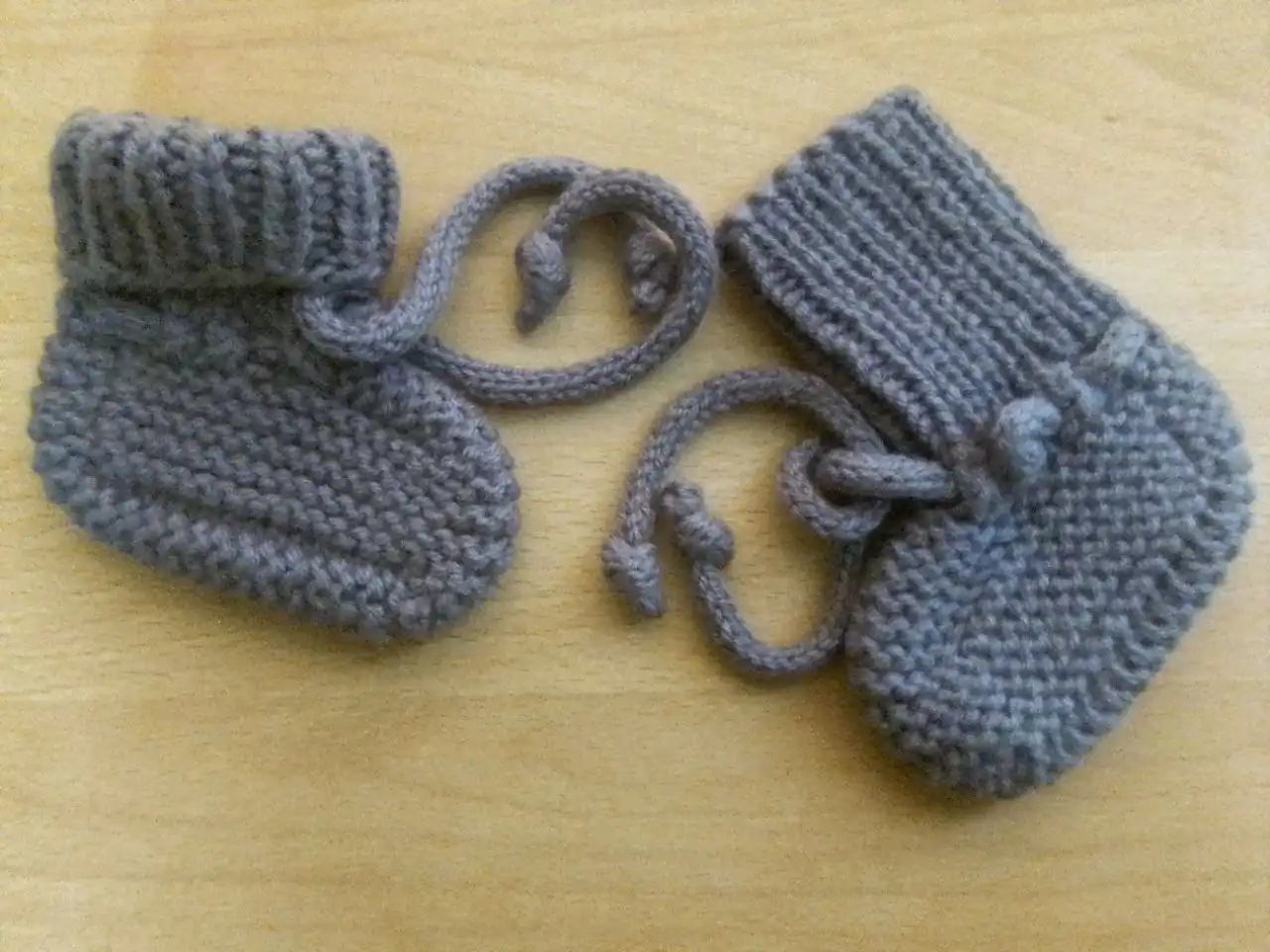 Вязаные пинетки и игрушки ручной работы - Одежда для детей (Товары для детей) в Саратов