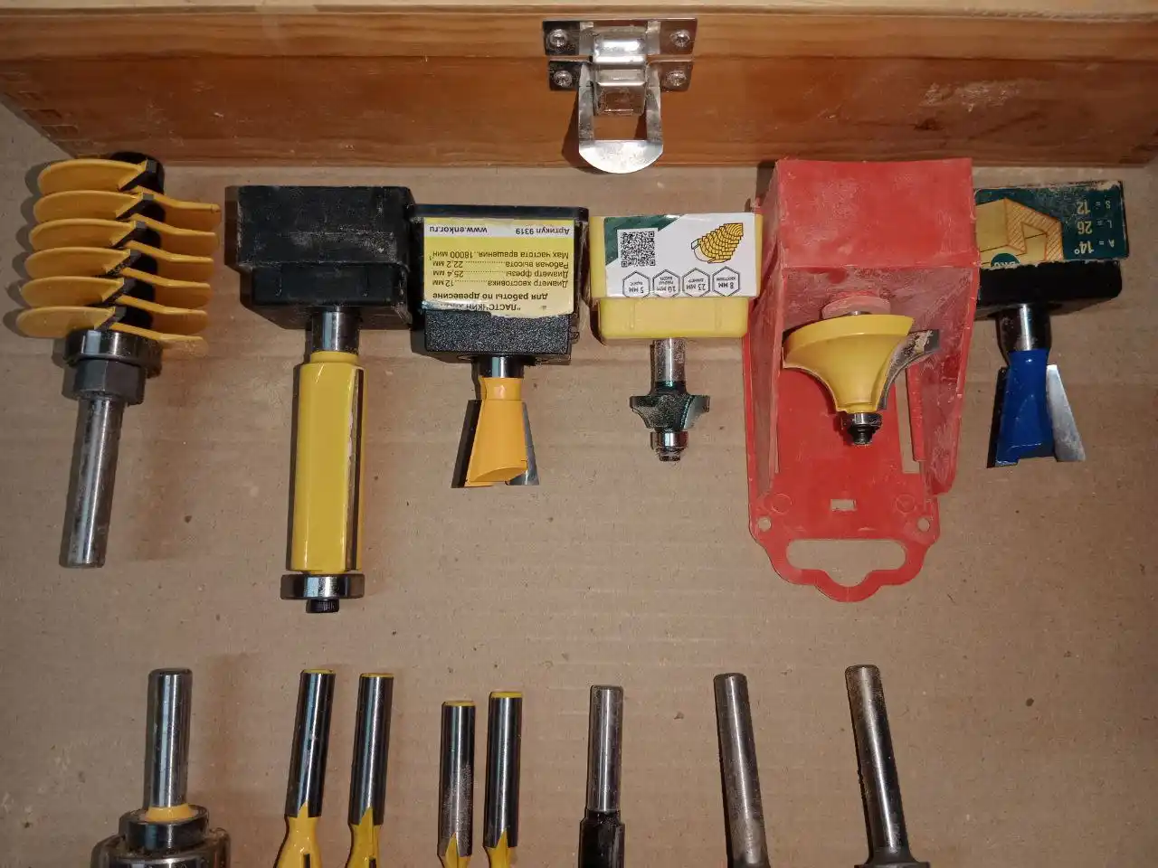 Продам набор фрез по дереву