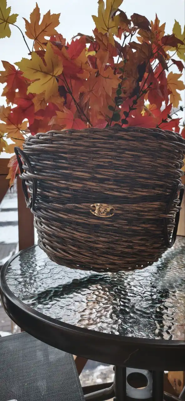 Кашпо из ротанга ручной работы