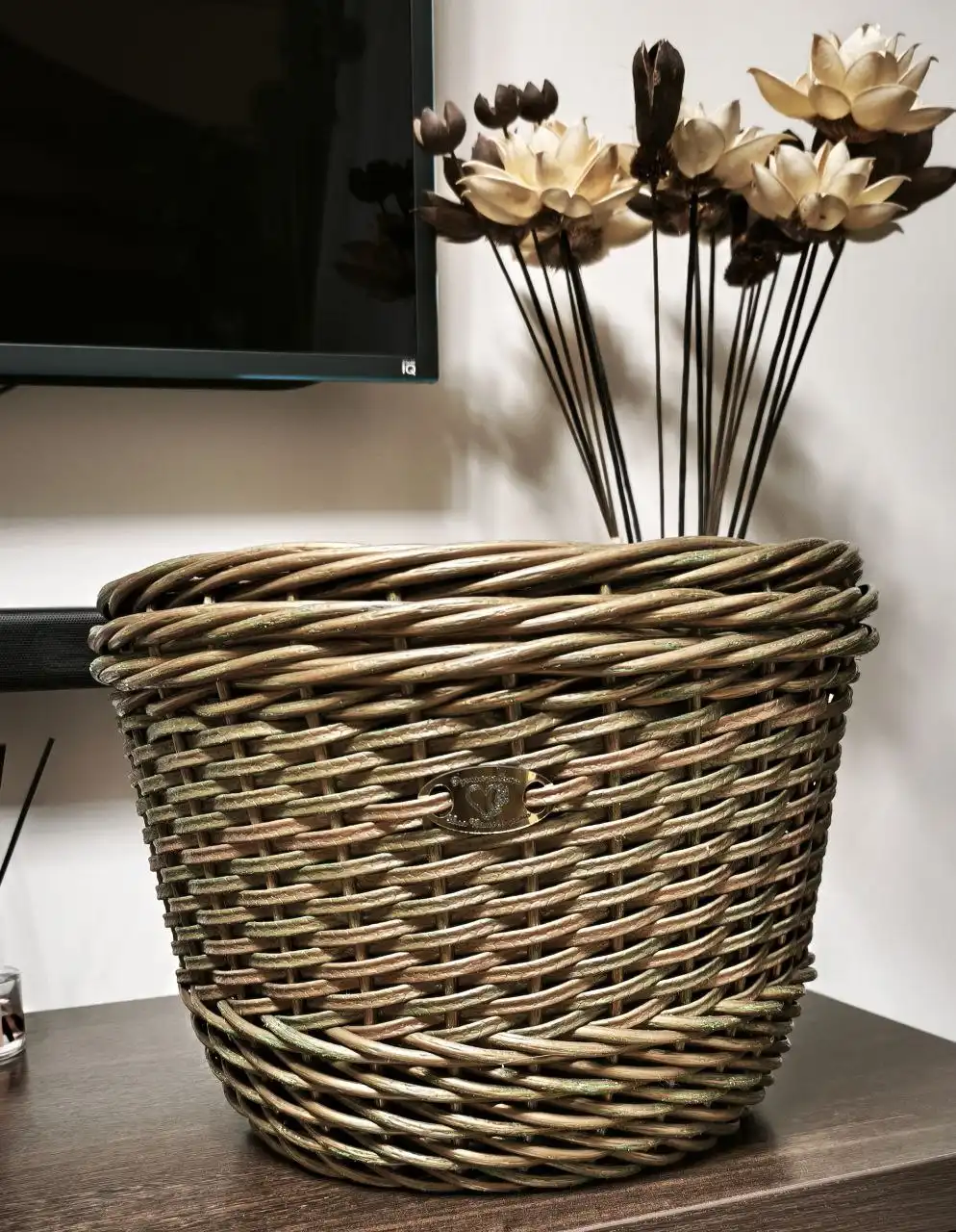 Кашпо из ротанга ручной работы