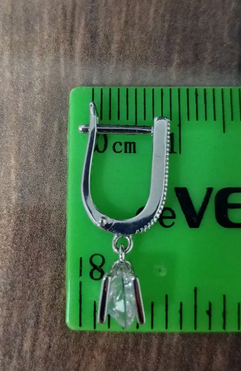 Продам серебряные серьги с фианитами 925 пробы