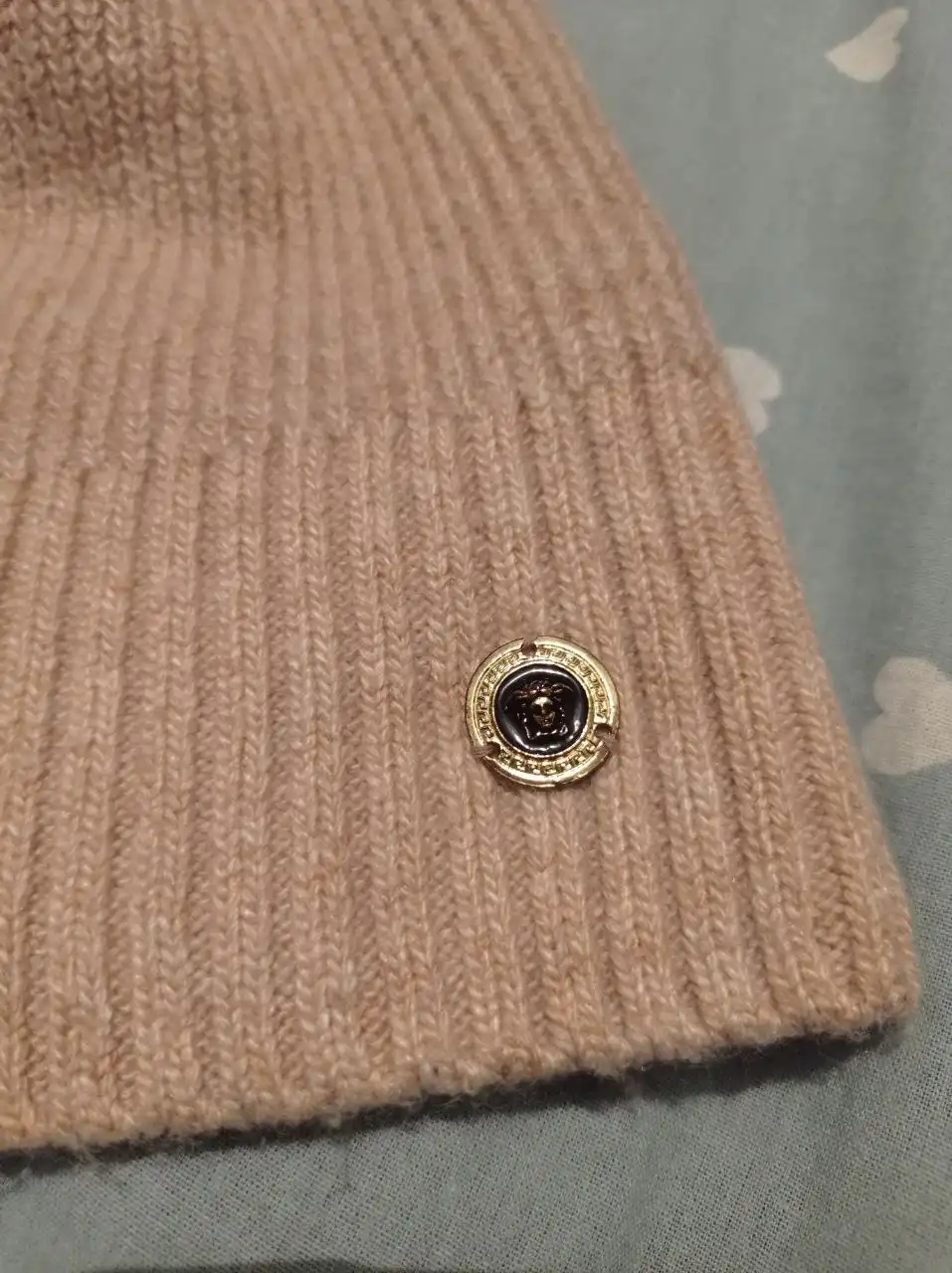 Новая зимняя шапка с помпоном