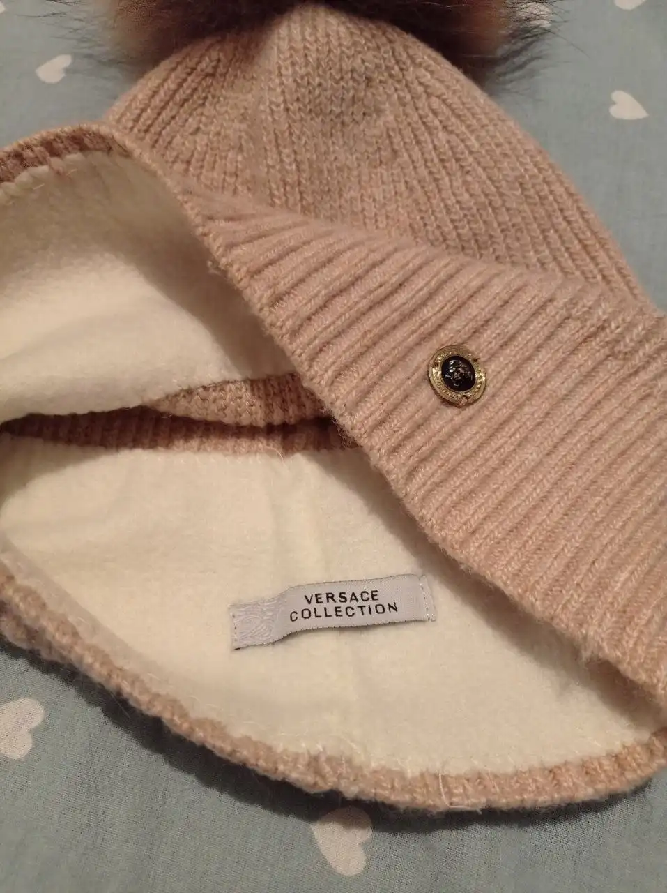 Новая зимняя шапка с помпоном