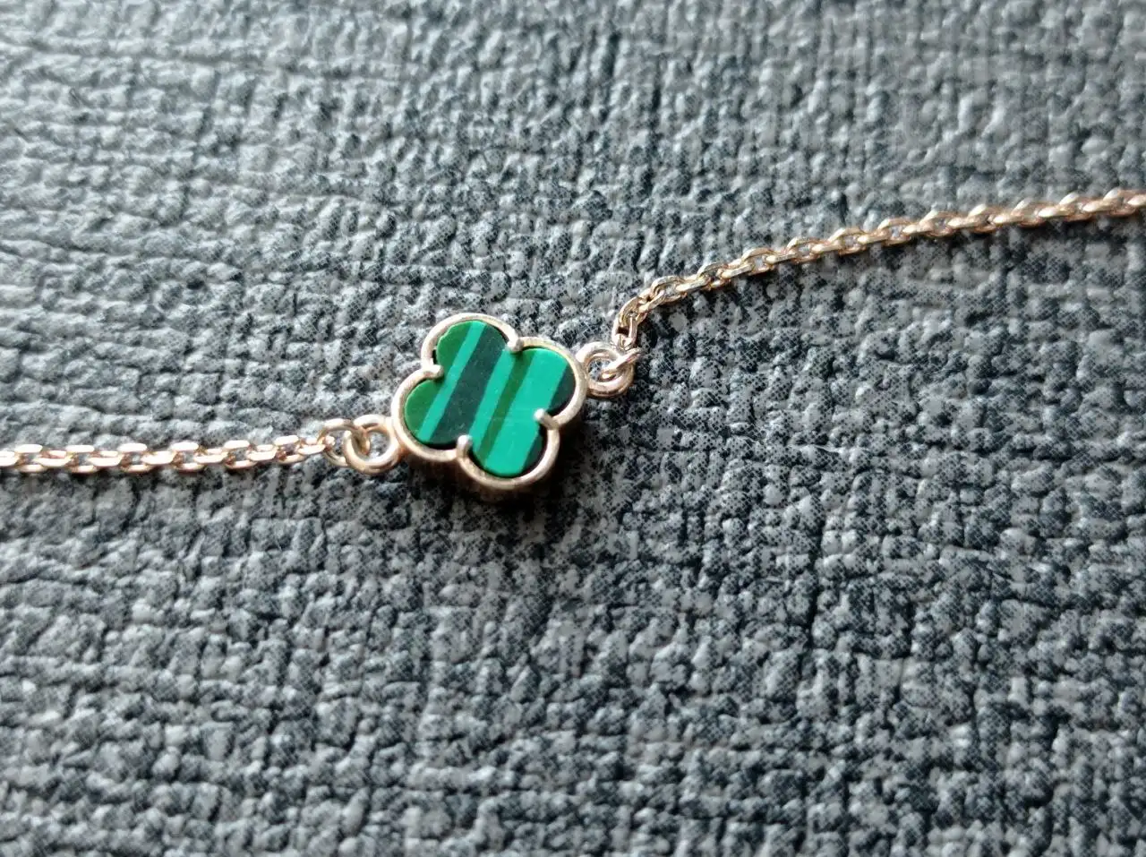 Браслет с подвеской четырехлистный клевер из серебра 925 пробы - Украшения (Барахолка) в Нижний Новгород