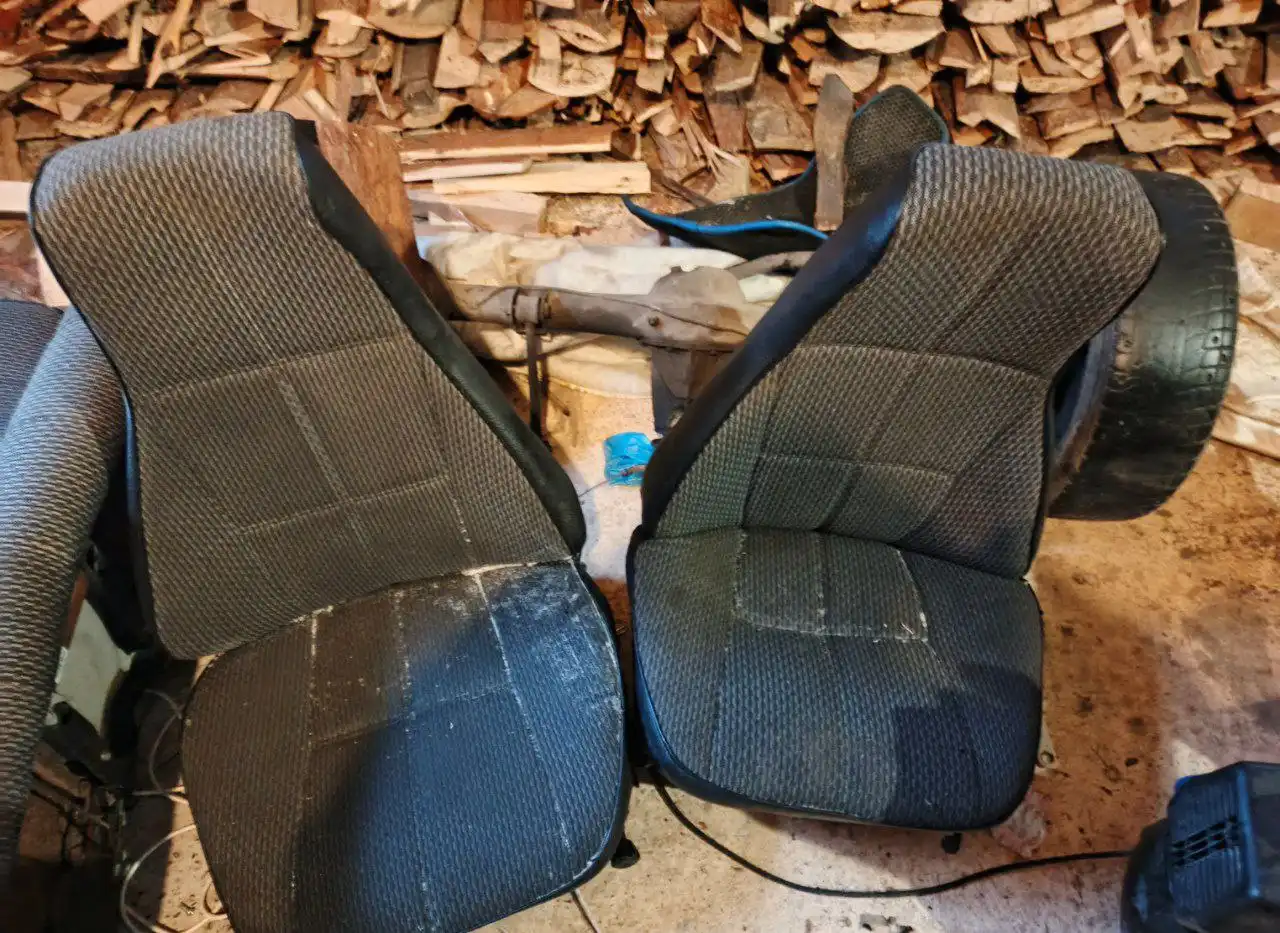 Продам задний диван и 2 передних седенья на ВАЗ 2107