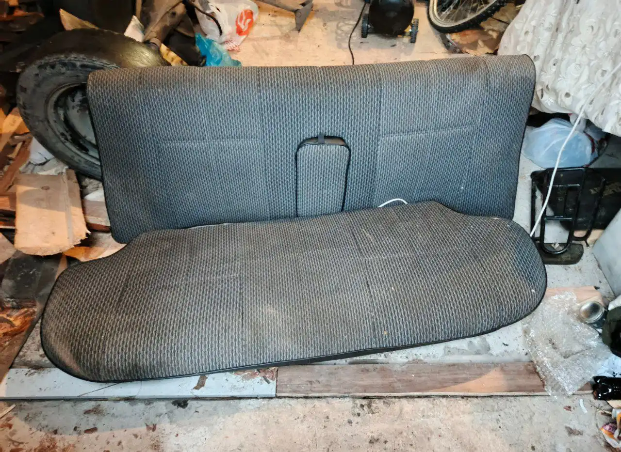Продам задний диван и 2 передних седенья на ВАЗ 2107