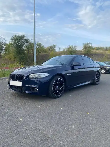 BMW 5 серии 2012 года