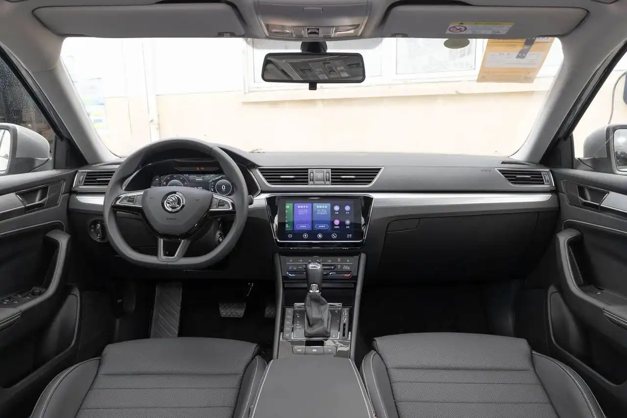 Срочная продажа Skoda Superb TSI280 DSG Premium Edition 2025 года