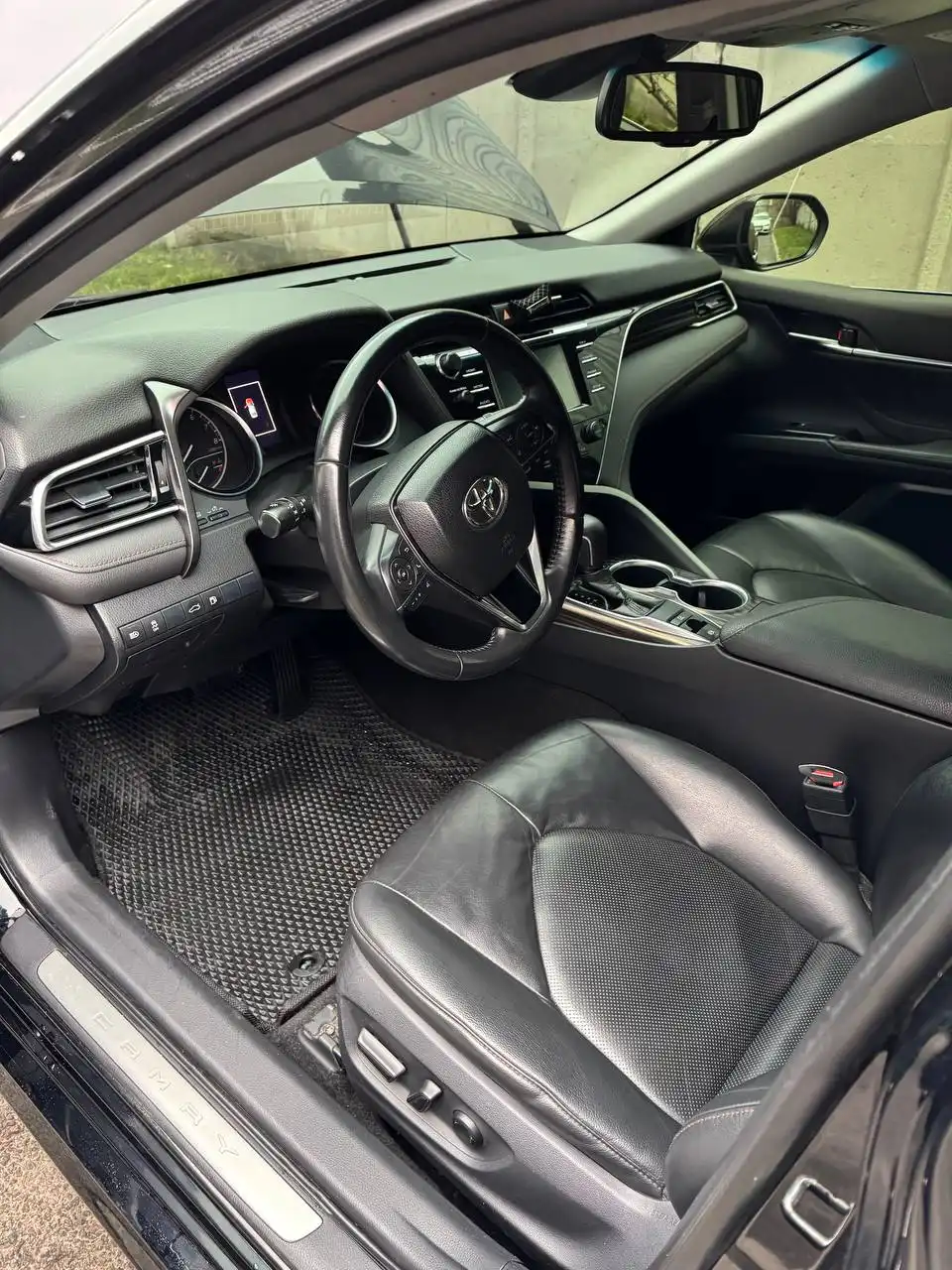 Продажа Toyota Camry с бензиновым двигателем 2.5