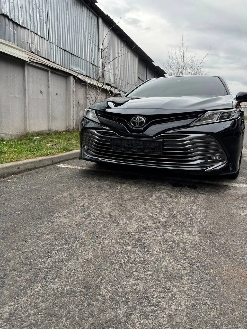 Продажа Toyota Camry с бензиновым двигателем 2.5