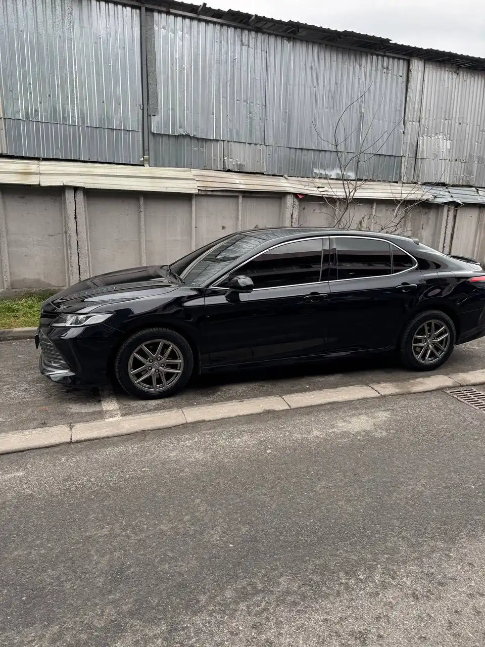 Продажа Toyota Camry с бензиновым двигателем 2.5