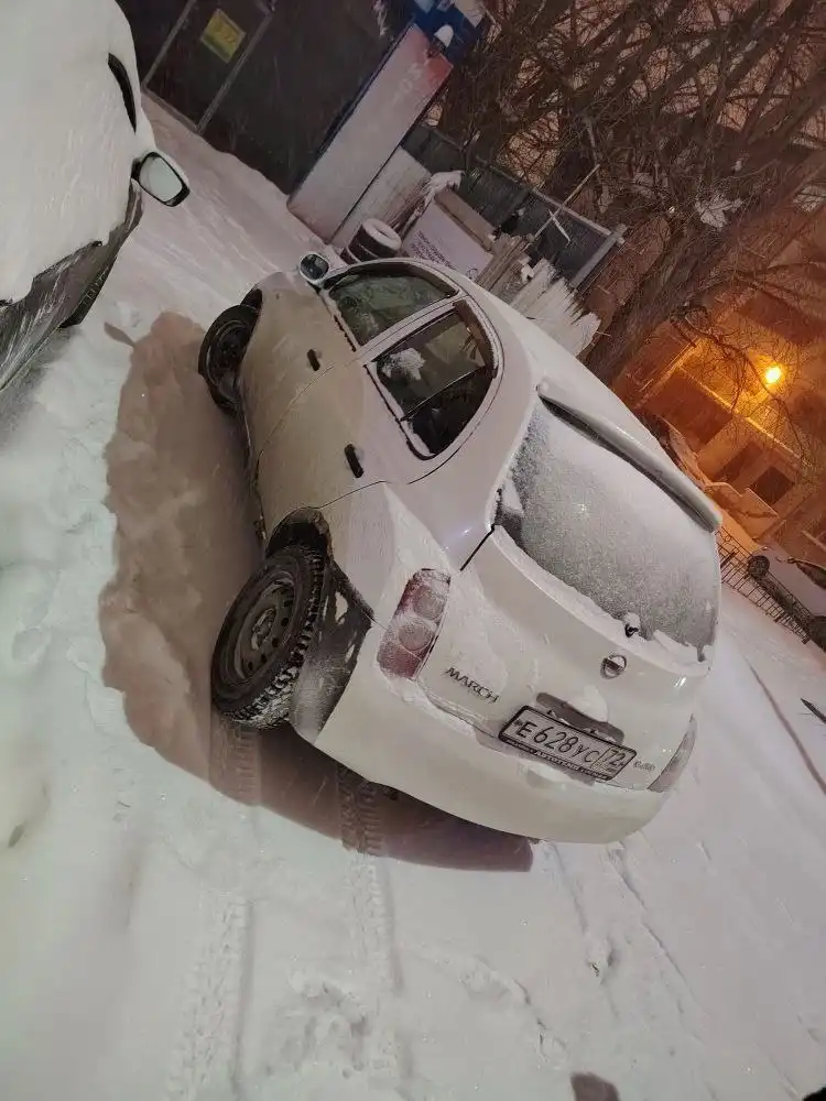 Продам Ниссан MARCH 2002 года