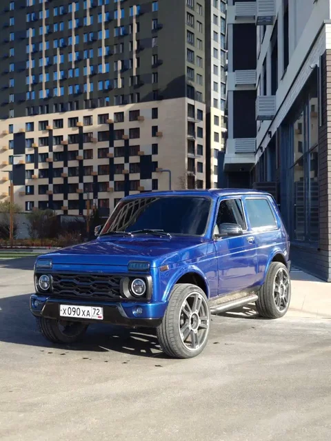 Продажа Нивы 2015 года с дополнительными комплектами резины - частное объявление в Тюмень