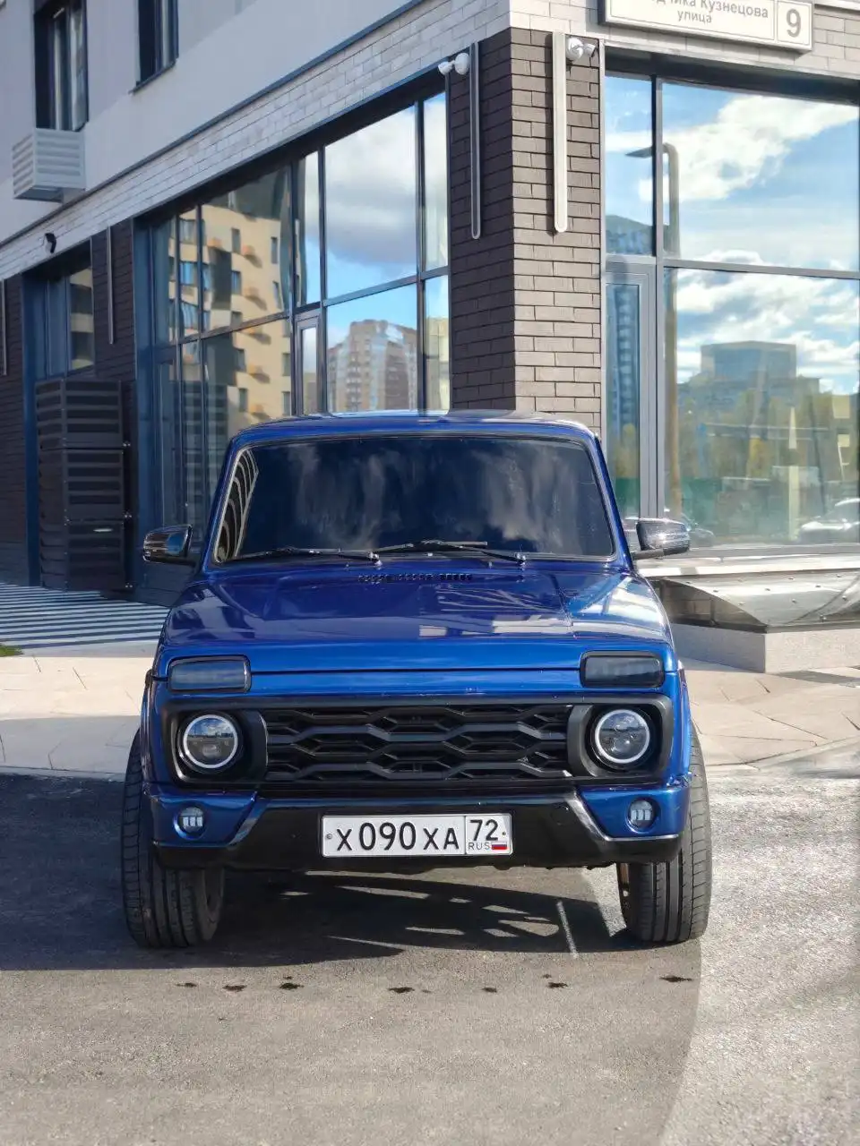 Продажа Нивы 2015 года с дополнительными комплектами резины