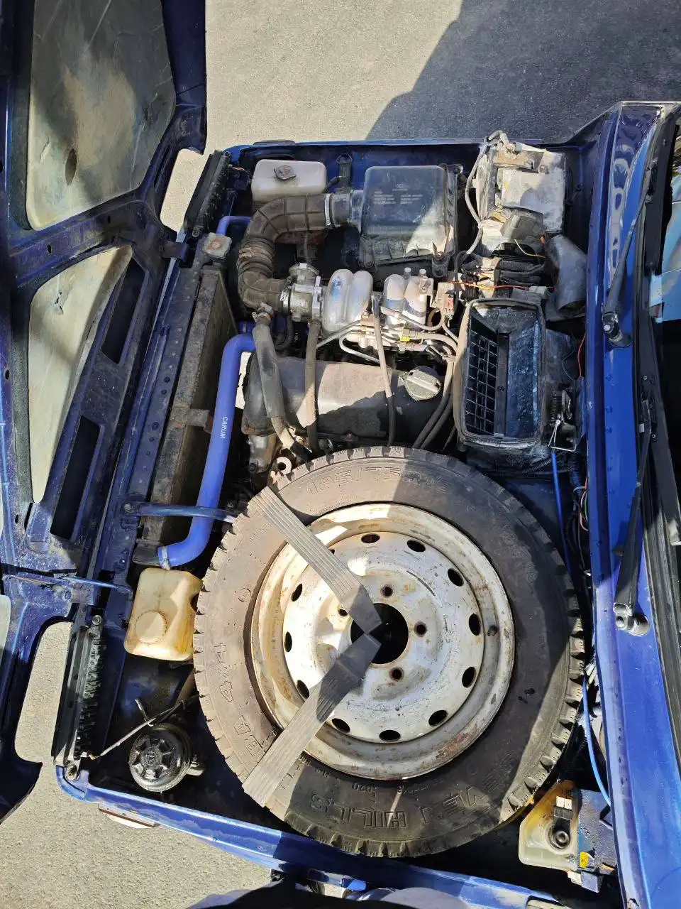 Продажа Нивы 2015 года с дополнительными комплектами резины