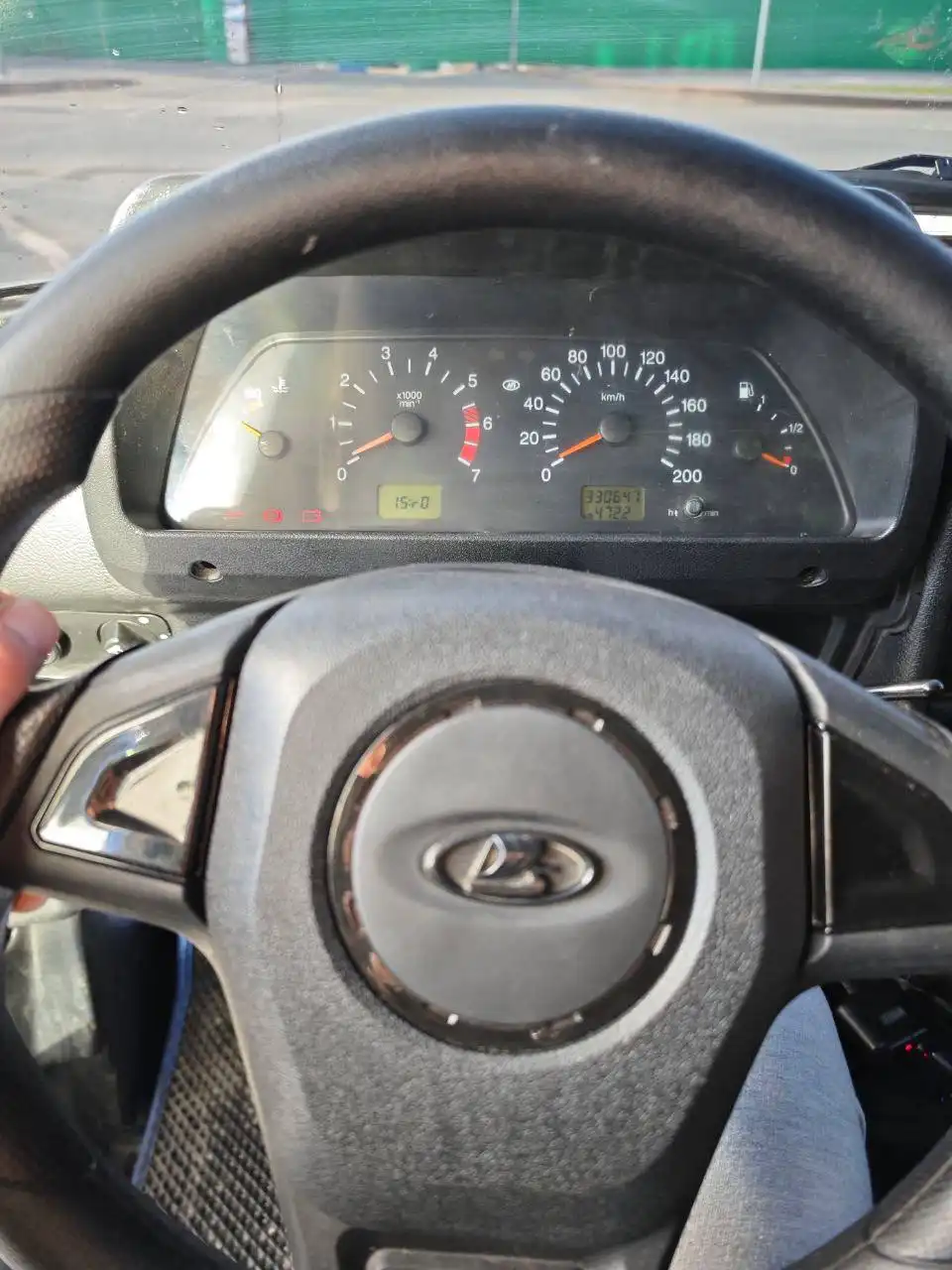 Продажа Нивы 2015 года с дополнительными комплектами резины