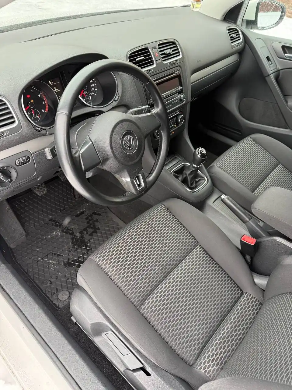 Volkswagen Golf 6 2012 года в отличном состоянии