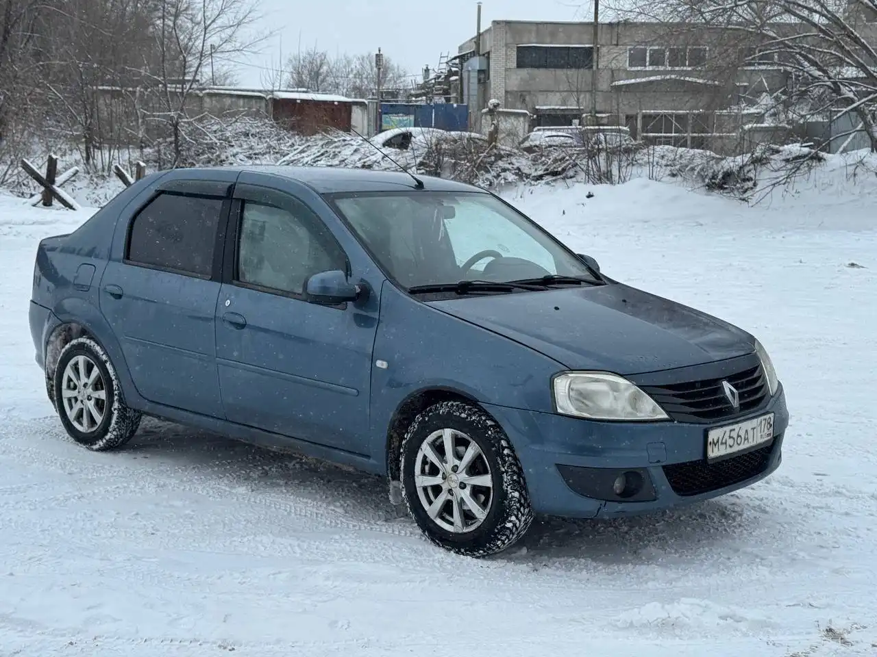 Renault LOGAN 2012 в отличном состоянии