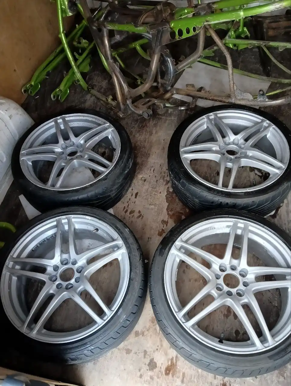 Резина 205/40/17 с разболтовкой 4:98 и 4:100 - Шины и диски (Запчасти) в Тюмень