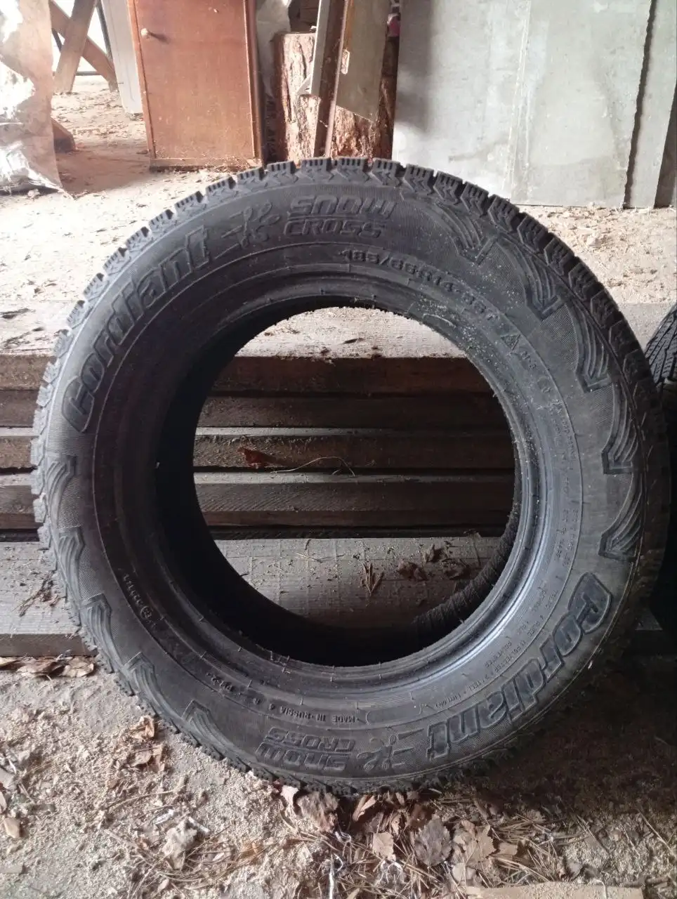 Продам зимнюю резину на 14 - Шины и диски (Запчасти) в Тюмень