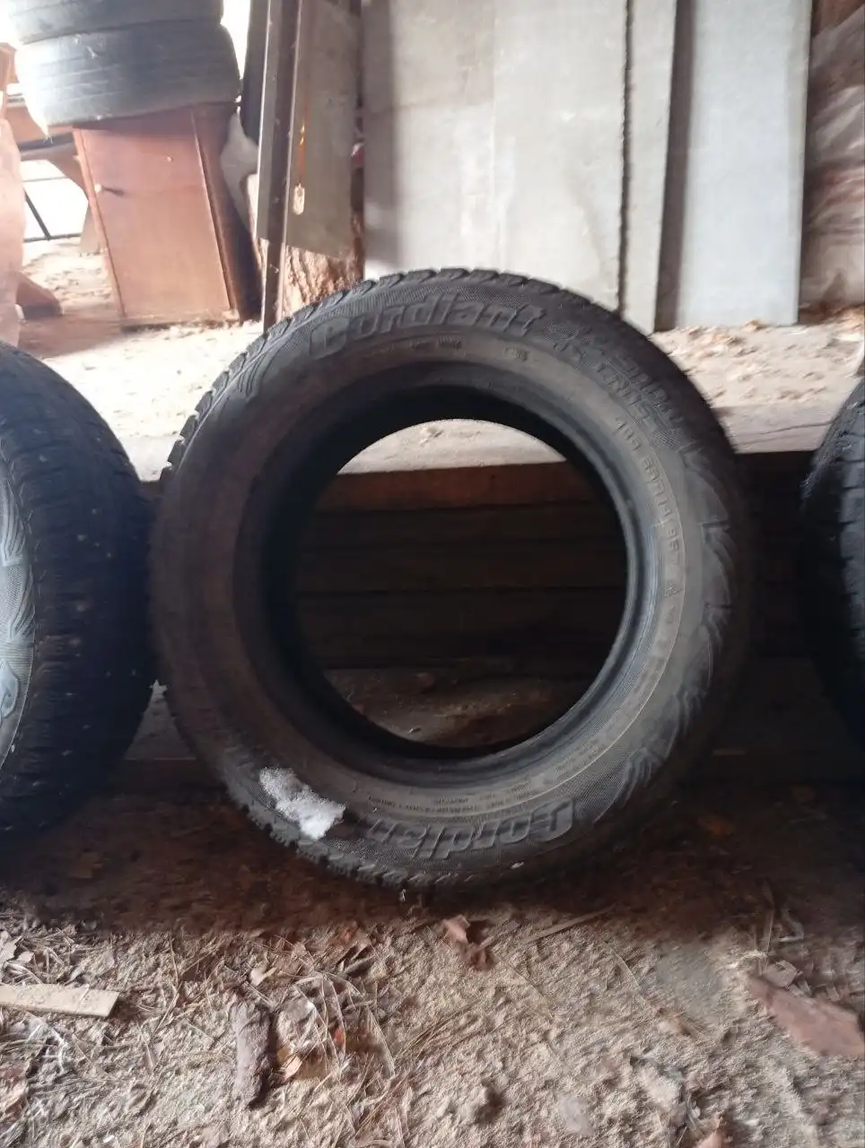 Продам зимнюю резину на 14 - Шины и диски (Запчасти) в Тюмень