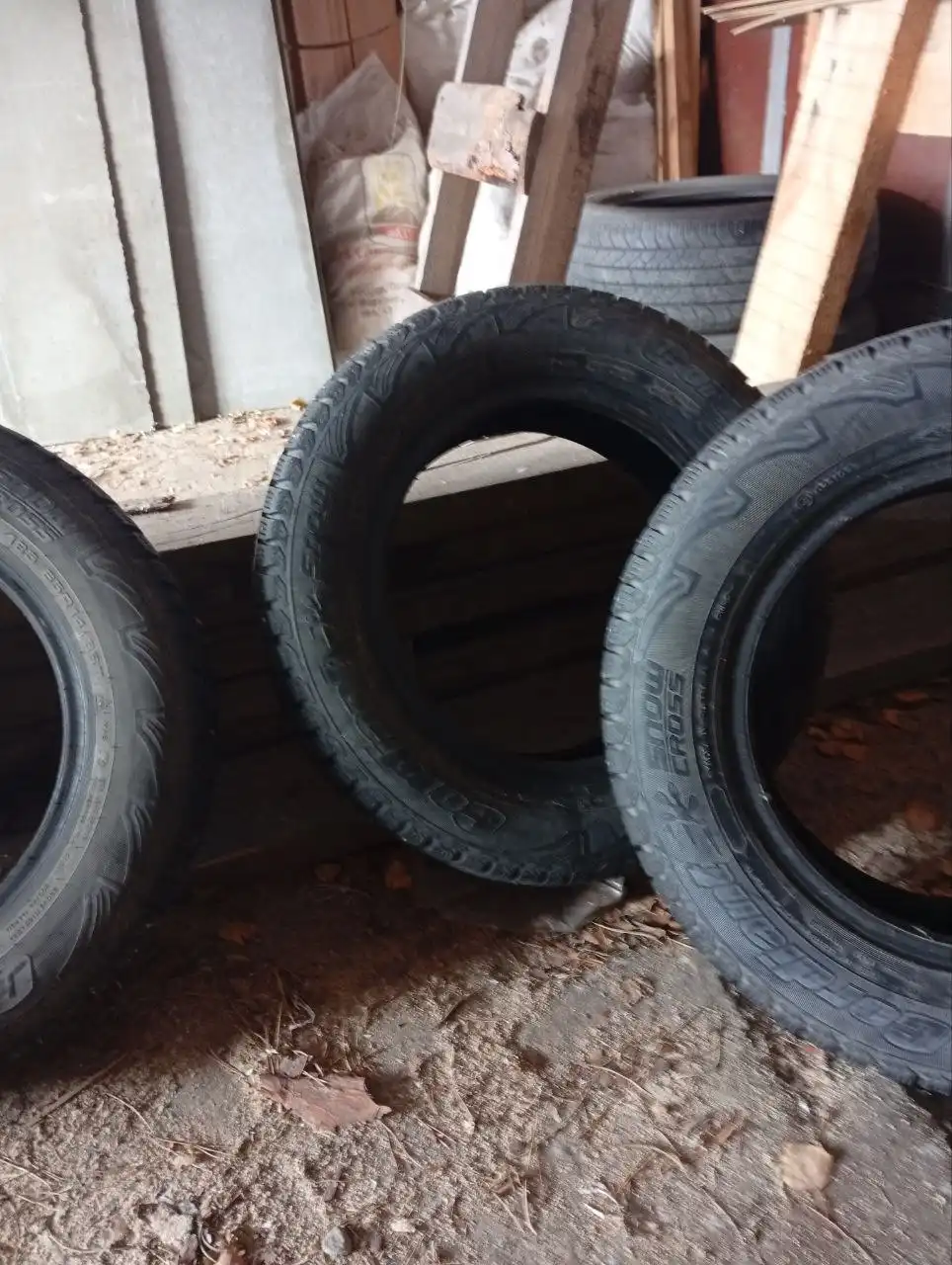 Продам зимнюю резину на 14 - Шины и диски (Запчасти) в Тюмень