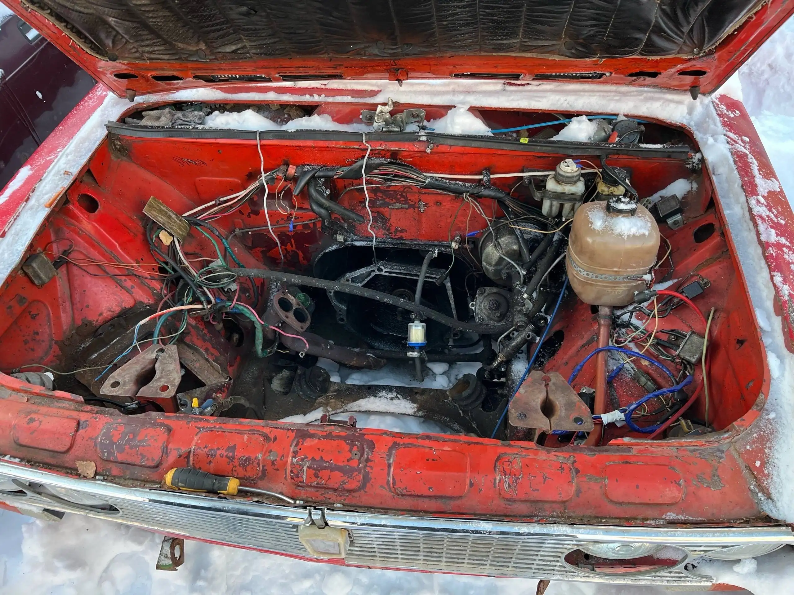 Запчасти ВАЗ 2103 на разбор - Автозапчасти (Запчасти) в Тюмень