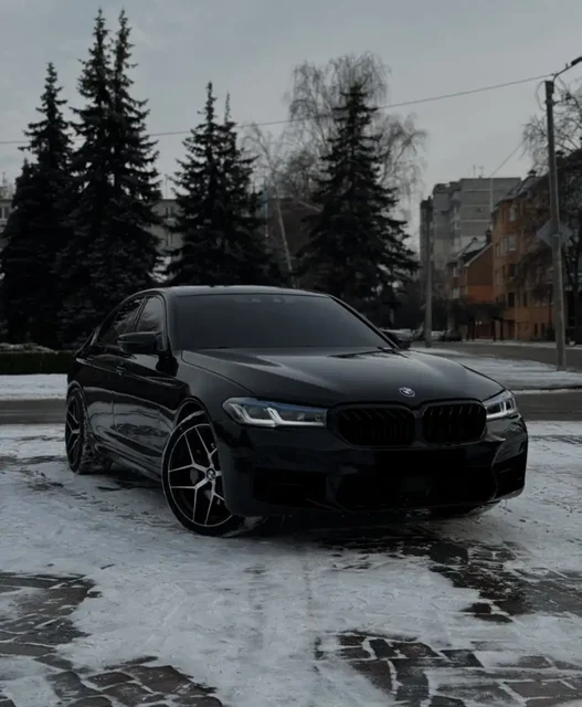 BMW 530i xDrive G30 2018 года с полным приводом - Прицепы в Тюмень