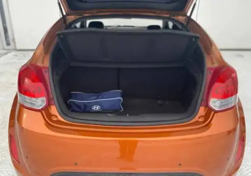 Hyundai Veloster 2012 1.6 AT - Авто в Углегорск