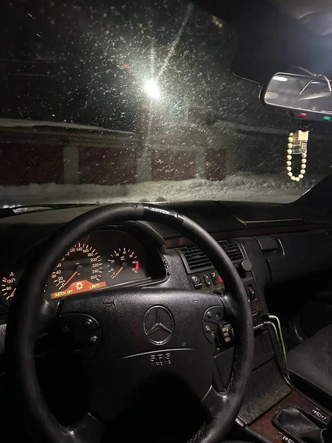 Продажа Mercedes E210 1996 года с двигателем 2.0л М111 - Кроссовер/SUV в Тюмень