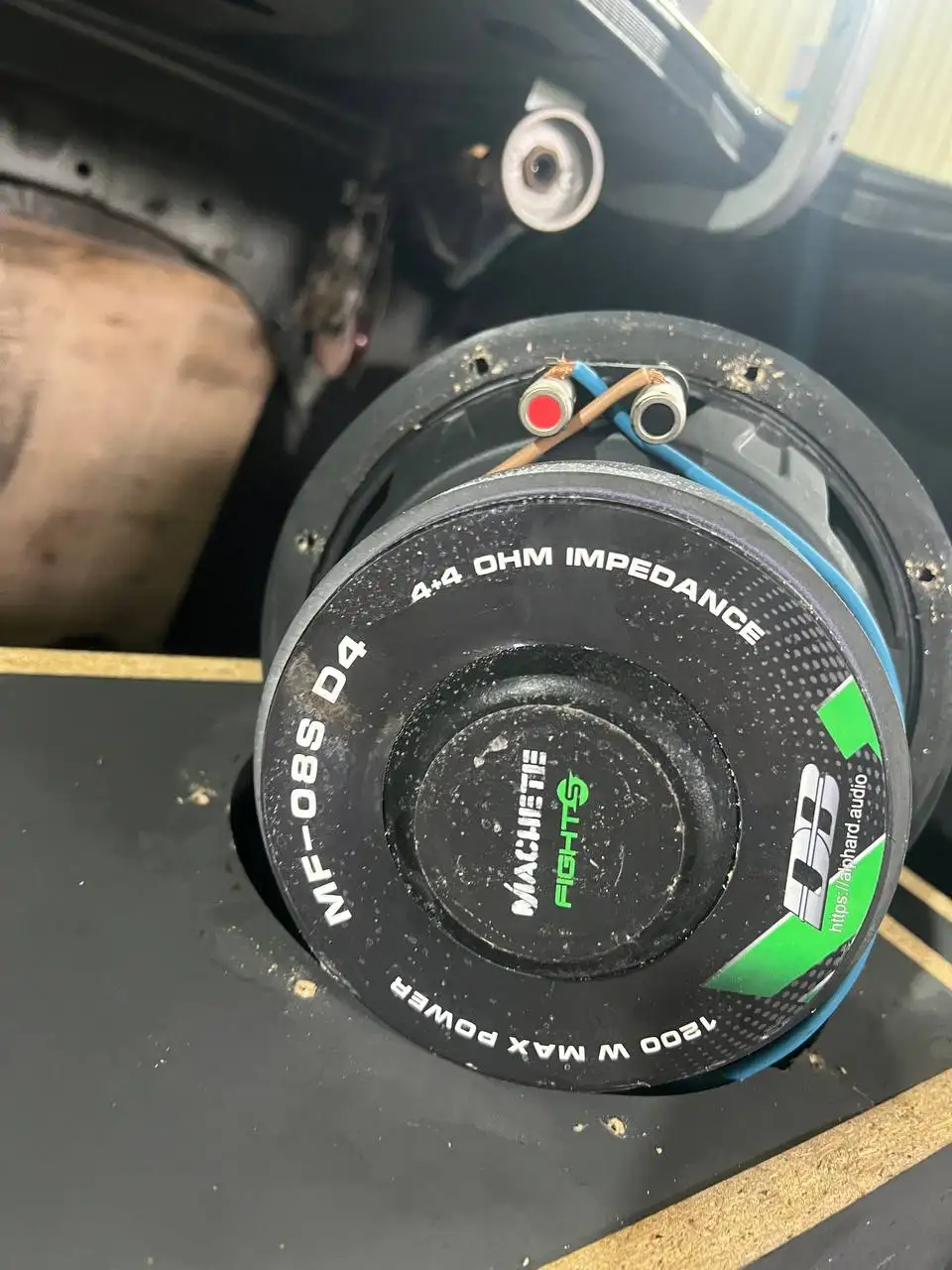 Сабвуфер 8 дюймов в компактном корпусе для авто - Аудио (Авто) в Тюмень