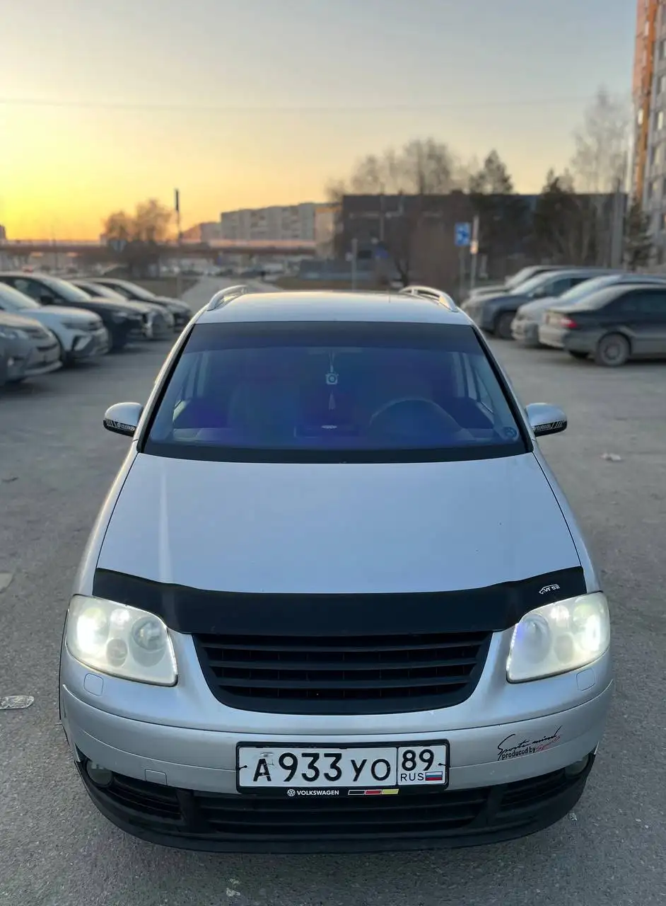 Volkswagen Touran 2.0 2004г. DSG TDI на полном ходу - Авто в Тюмень