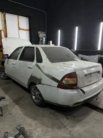 Продажа автомобиля Lada Priora 2011 года на запчасти - Услуги по авто в Тюмень