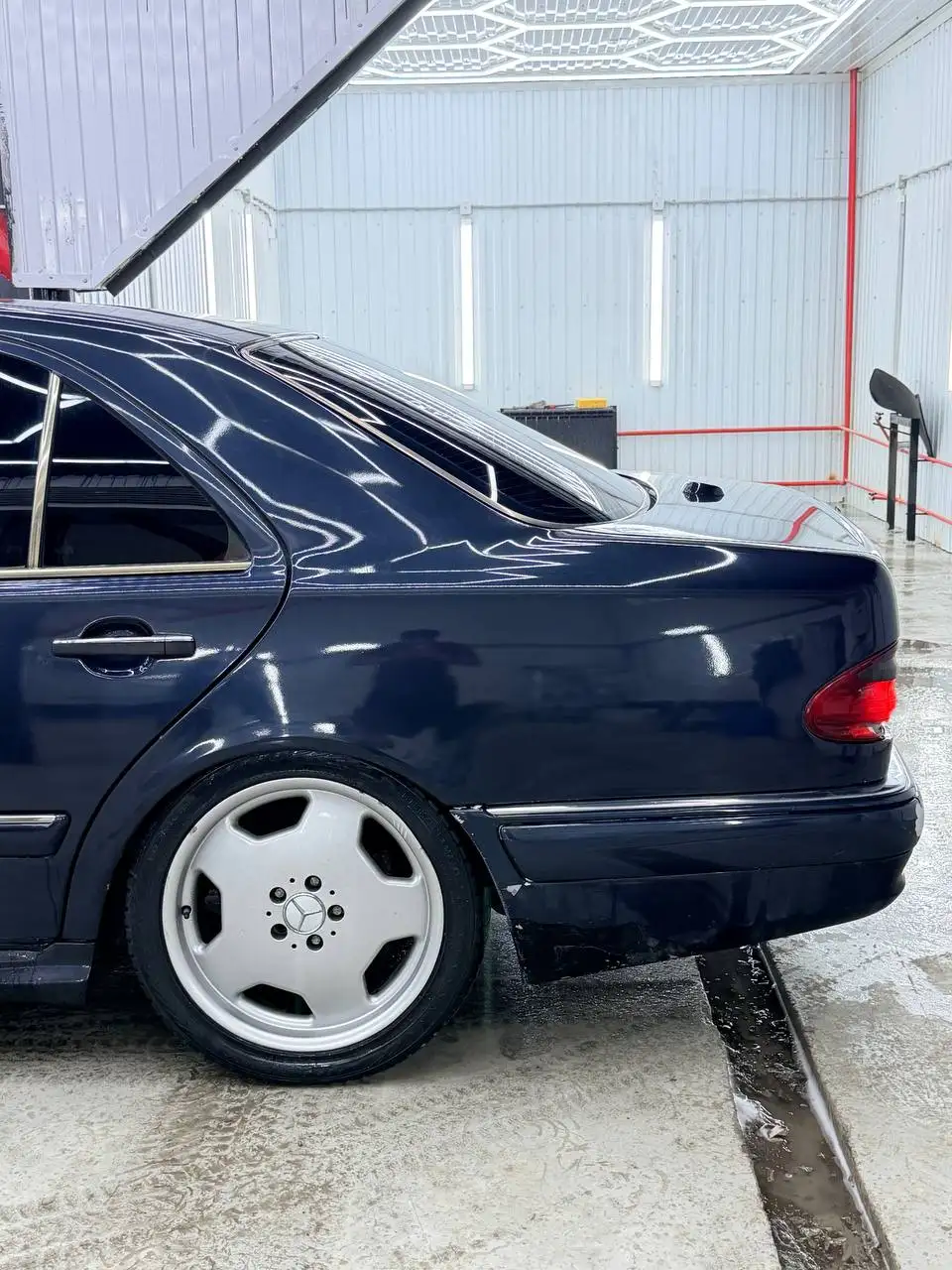 Mercedes W210 1997 с двигателем 5.0, полным рестайлингом и ГБО - Авто в Нижневартовск