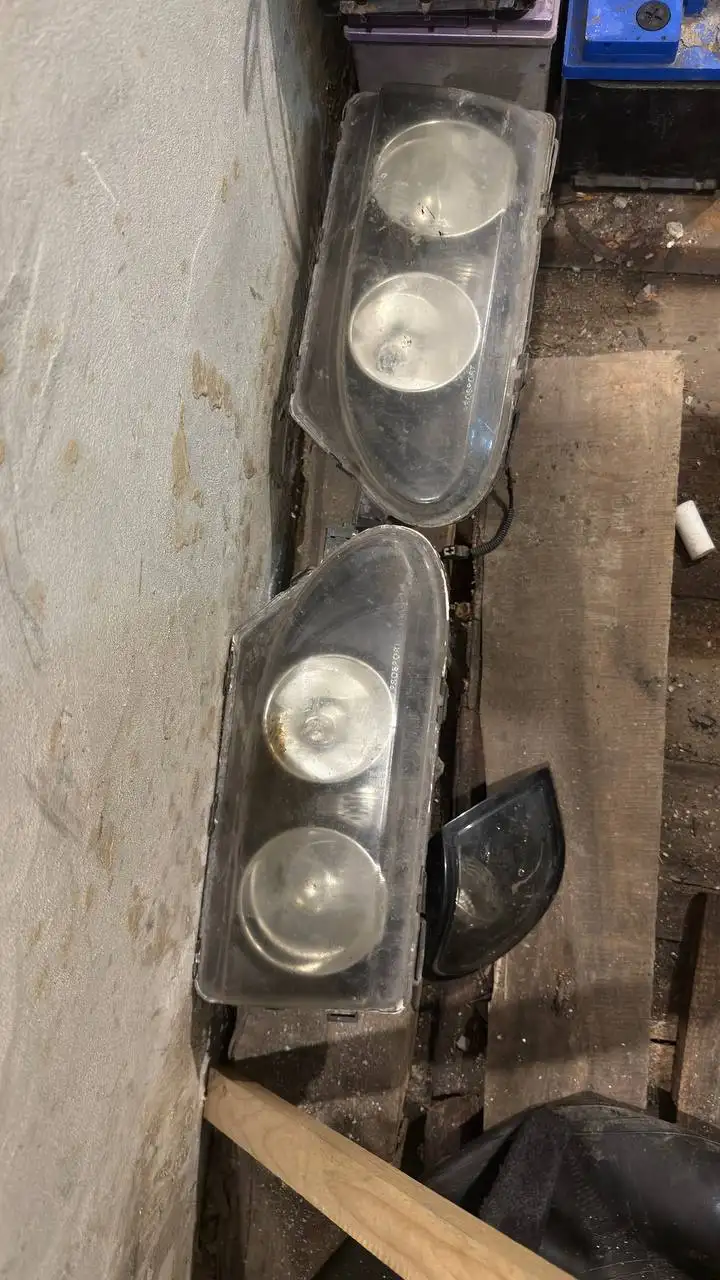 Продажа автозапчастей: подиумы, бар, стойки, фары - Автозапчасти (Запчасти) в Тюмень