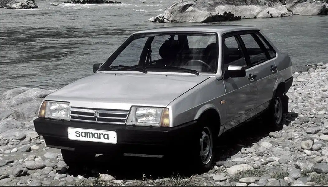 Лобовое стекло на ВАЗ 21099 - Автозапчасти (Запчасти) в Тюмень