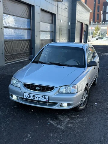 Продажа Hyundai Accent 2008 года с АКПП - Автобусы в Тюмень