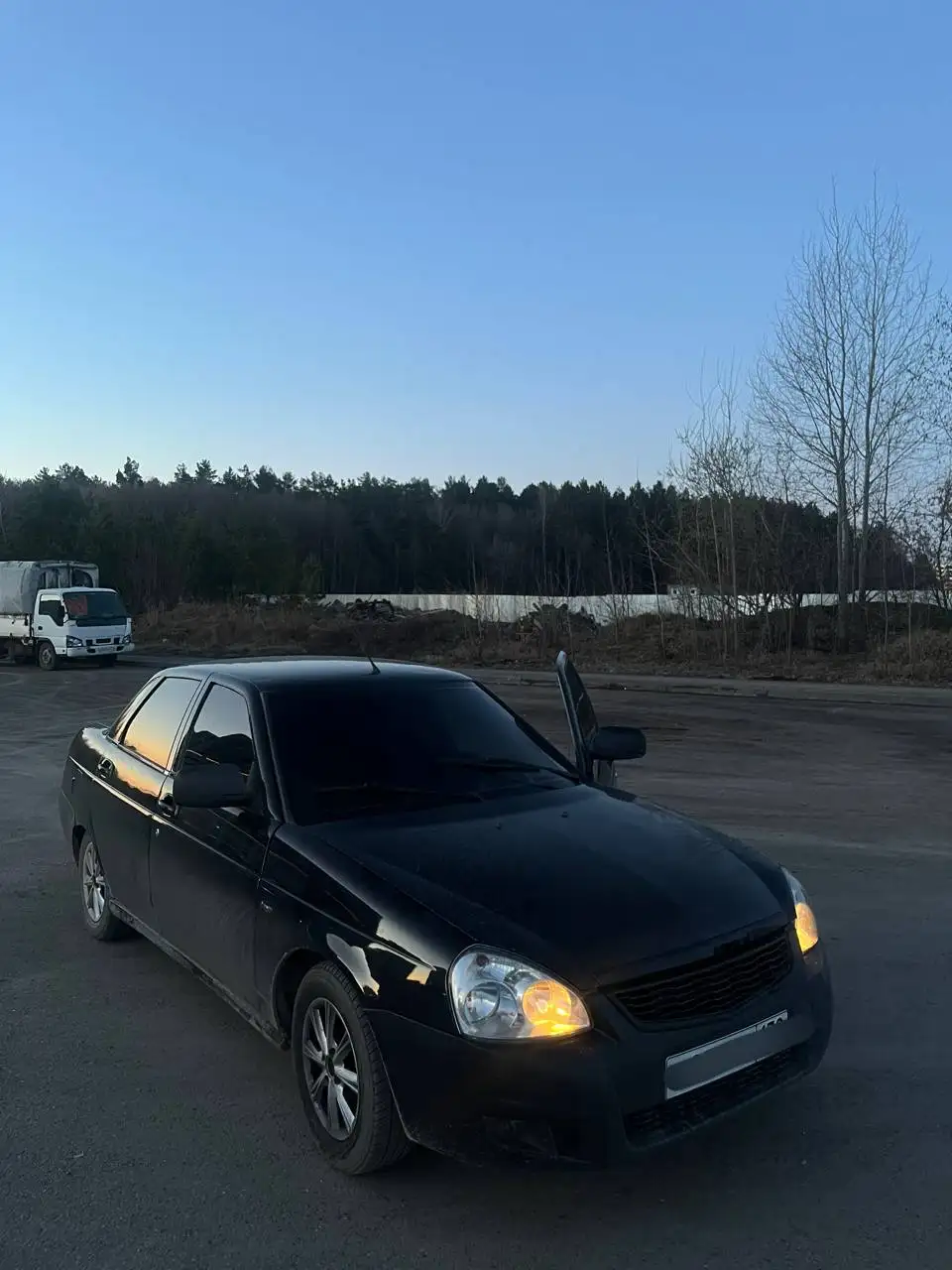 Продам бампер на Приору черный под окрас - Запчасти (Авто) в Тюмень