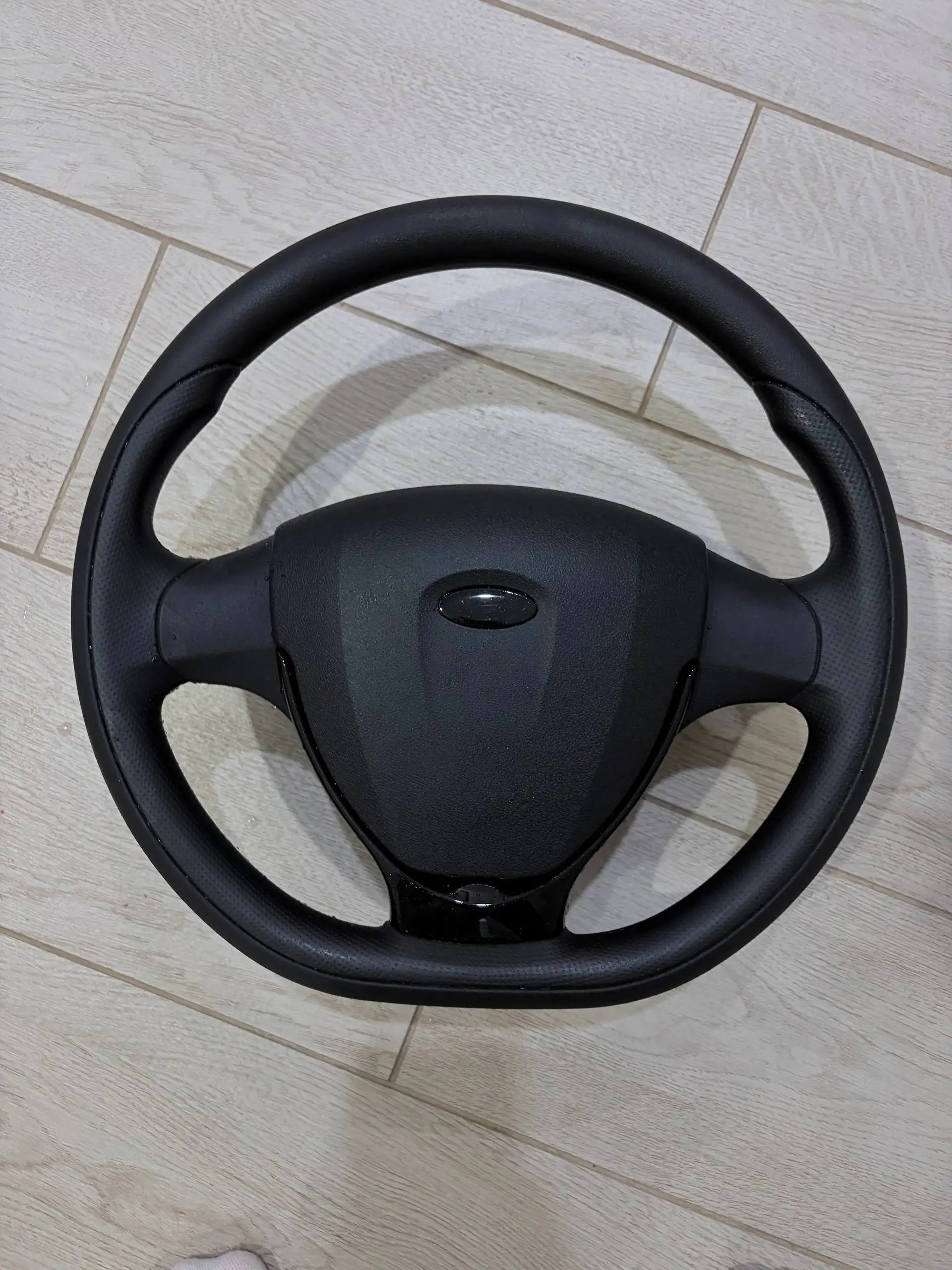 Новый бампер на Приору - Запчасти (Авто) в Тюмень