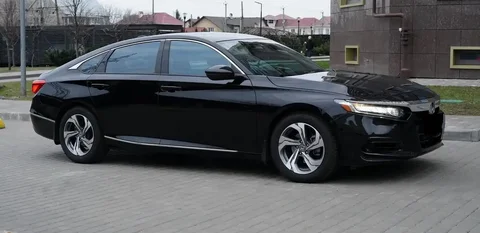 Honda Accord 2017 - Toyota Camry в Тюмень