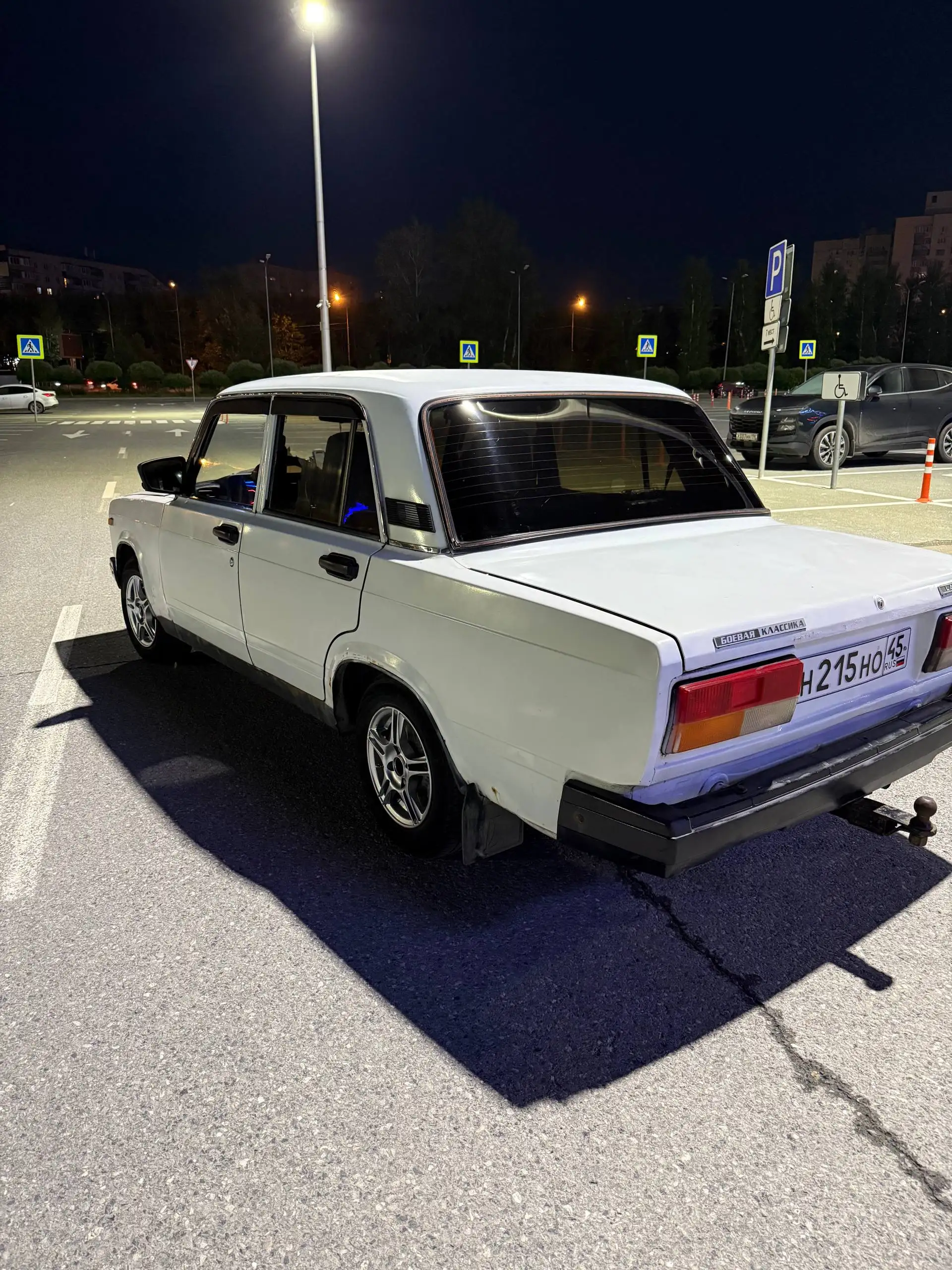 ВАЗ 2107 в хорошем состоянии с зимней резиной и фаркопом - Легковые автомобили (Авто) в Тюмень
