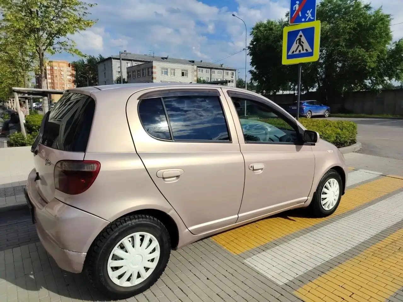 Toyota Vitz 2001 - Легковые автомобили (Авто) в Тюмень