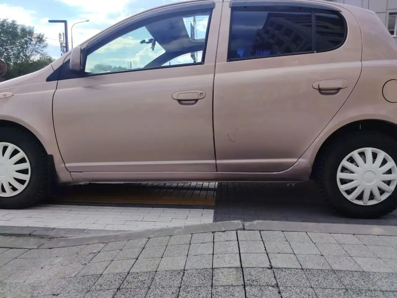 Toyota Vitz 2001 - Легковые автомобили (Авто) в Тюмень