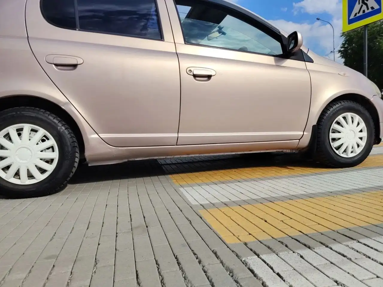 Toyota Vitz 2001 - Легковые автомобили (Авто) в Тюмень