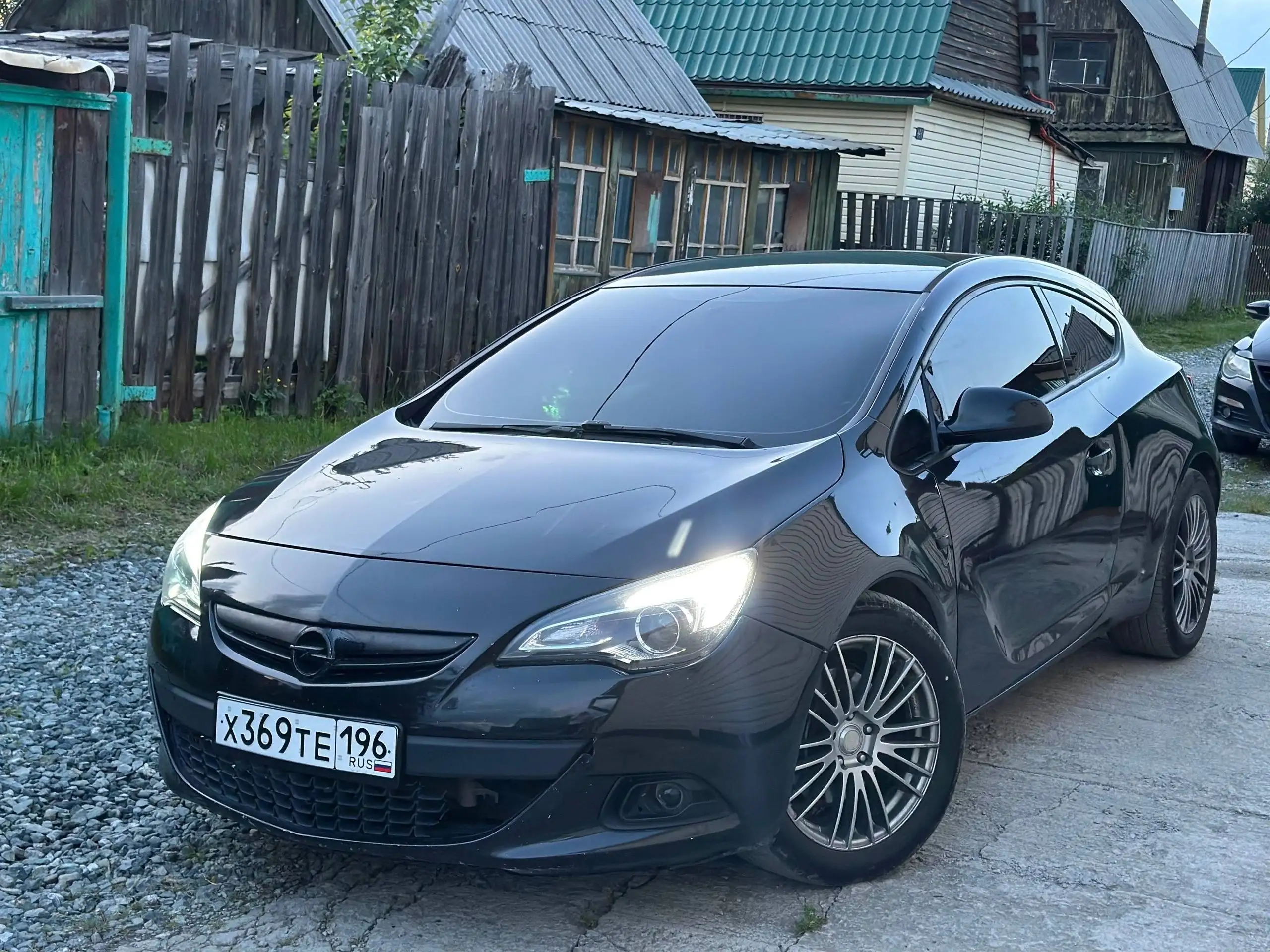 Opel Astra GTC 2013 — продажа от собственника - Легковые автомобили (Авто) в Тюмень