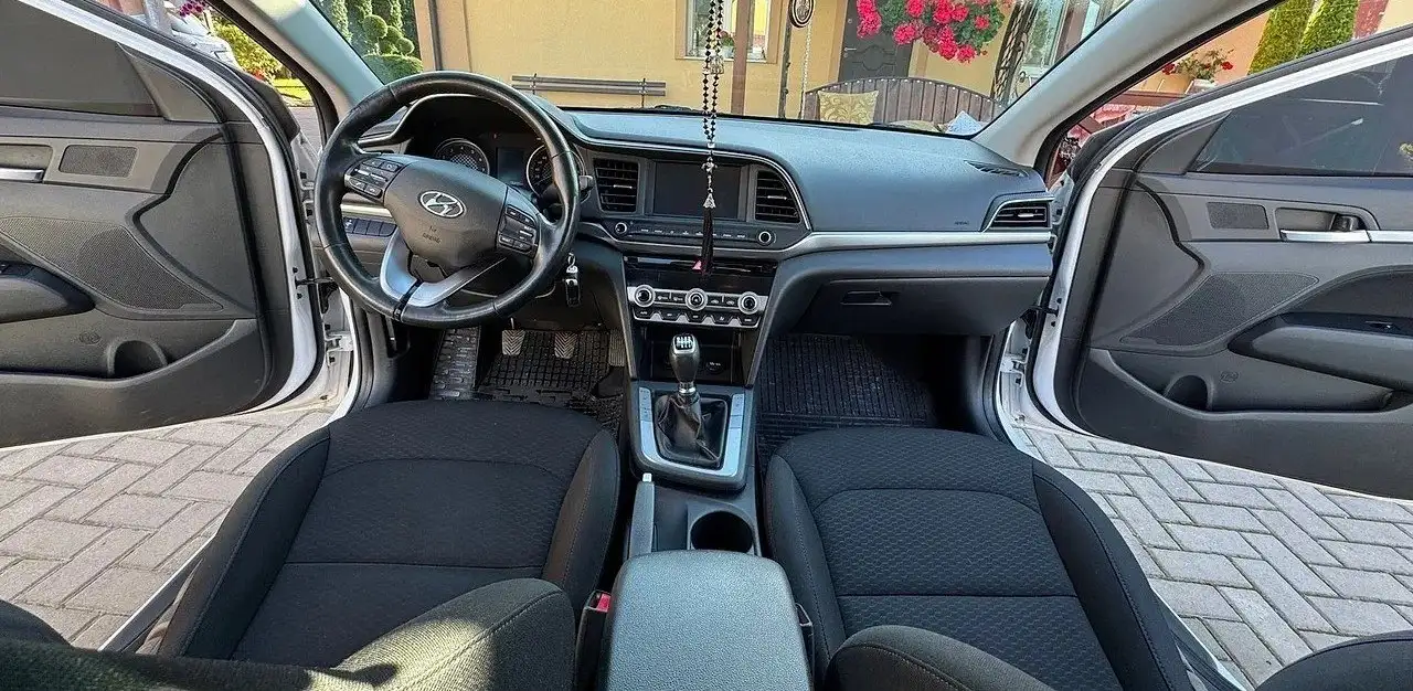 Продам Hyundai Elantra 2019 - Авто в Тюмень