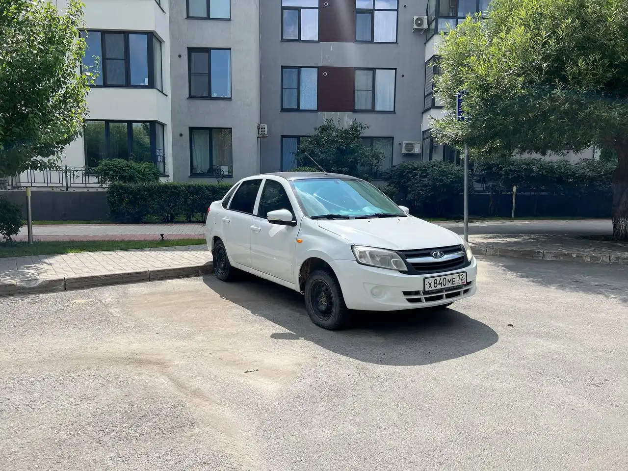 Лада Гранта 2014 с кондиционером - Легковые автомобили (Авто) в Тюмень