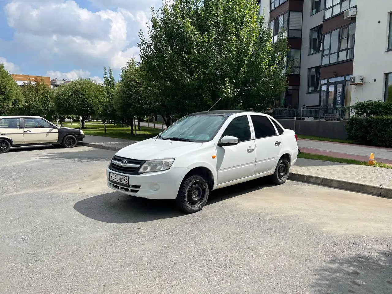 Лада Гранта 2014 с кондиционером - Легковые автомобили (Авто) в Тюмень