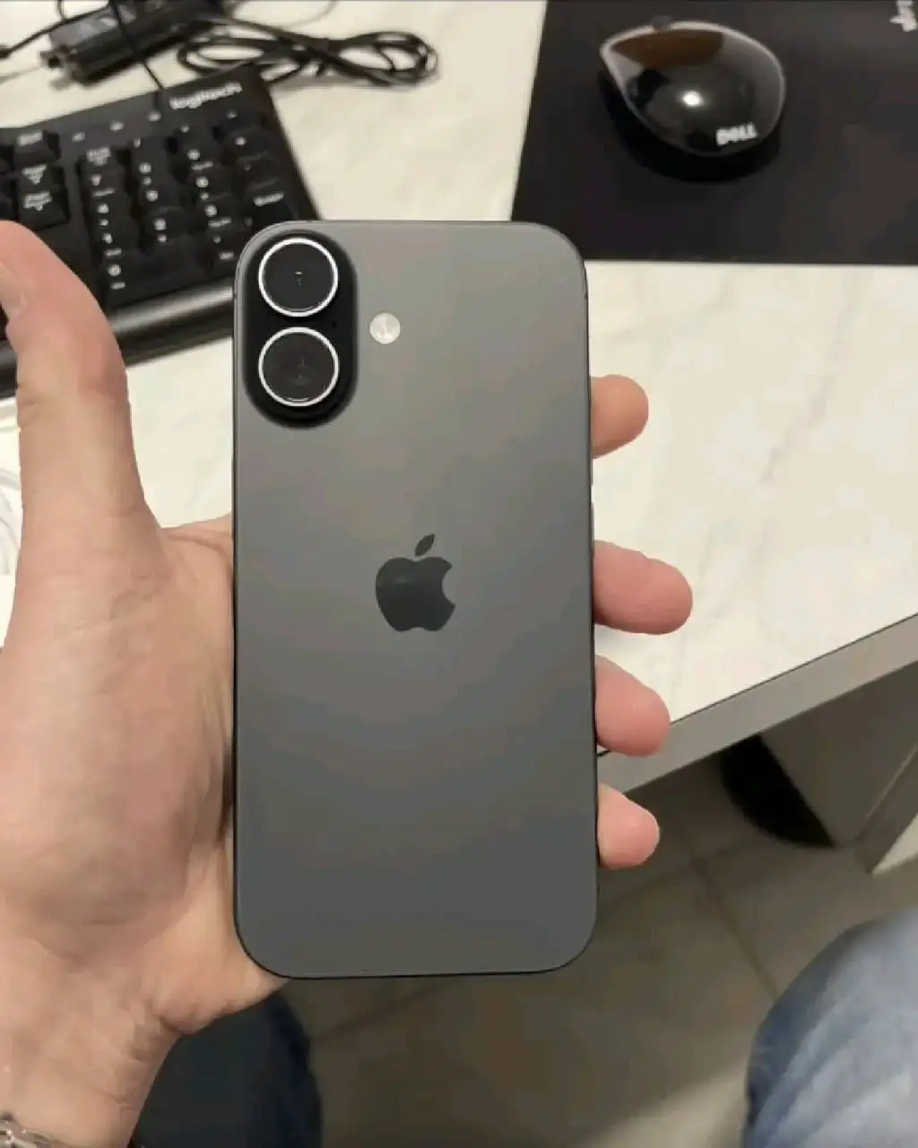 iPhone 17 Pro 256GB с минимальными потертостями - Смартфоны (Электроника) в Тюмень