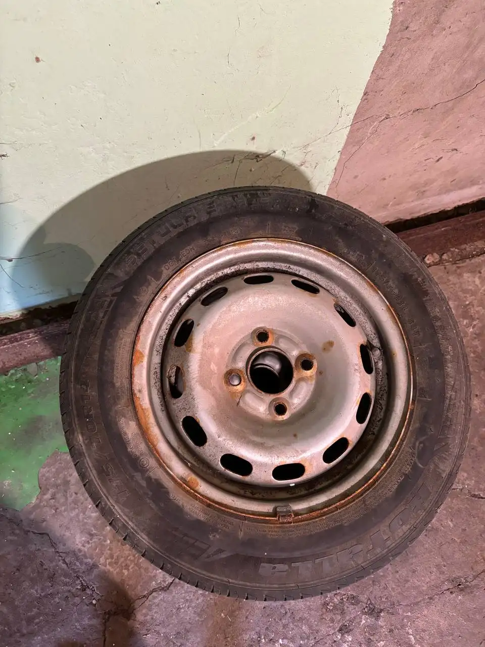Продам колеса со штампами 175/70 R14 - Шины и диски (Авто) в Тюмень